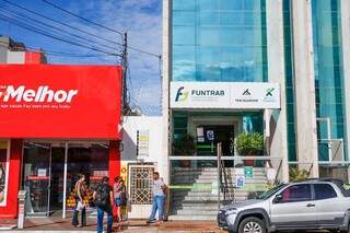 Fachada da Funtrab em Campo Grande. (Foto: Henrique Kawaminami) 