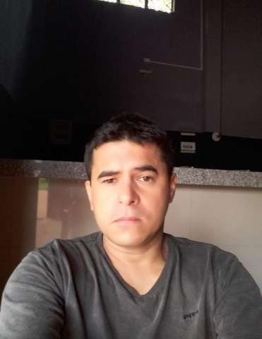 Surpreendido por pistoleiros em moto, l&iacute;der pol&iacute;tico &eacute; executado a tiros  