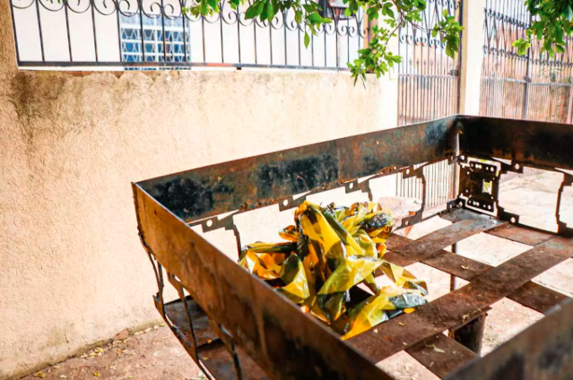 Um m&ecirc;s depois, morte de garoto achado em freezer ainda &eacute; mist&eacute;rio 