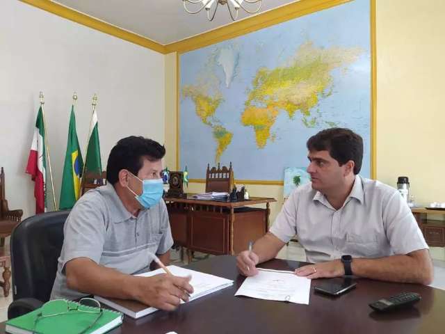 Prefeito e secret&aacute;rio que &quot;furaram&quot; fila de vacina&ccedil;&atilde;o s&atilde;o multados em R$ 28 mil