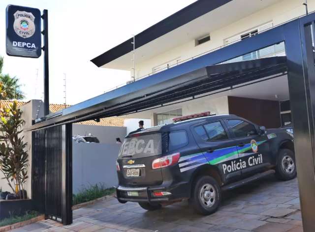 Agente de sa&uacute;de &eacute; preso por colocar m&atilde;o de crian&ccedil;a no p&ecirc;nis 