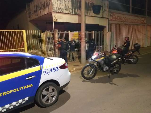 Durante toque de recolher, guardas flagram 131 &ldquo;fur&otilde;es&rdquo; do isolamento nas ruas 