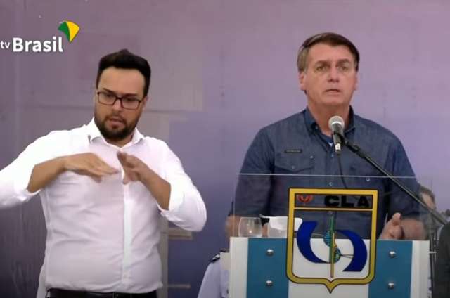 Aux&iacute;lio emergencial pode voltar por mais quatro meses, sinaliza Bolsonaro