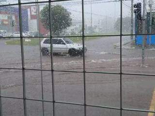 Chuva forte alaga ruas e Inmet alerta para tempestade em todo MS