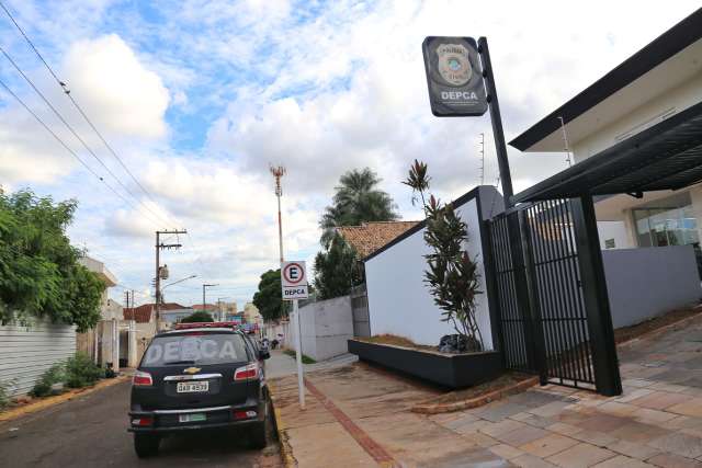 Crian&ccedil;as s&atilde;o resgatadas pela PM ap&oacute;s passarem dois dias sozinhas em casa