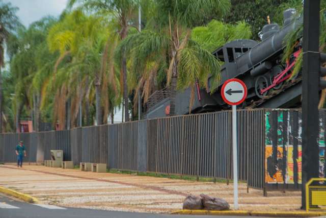 Tapumes &quot;anti-Carnaval&quot; come&ccedil;am a fechar regi&atilde;o da Esplanada Ferrovi&aacute;ria