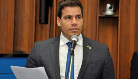 Deputado quer economizar no ICMS, mas torra combustível