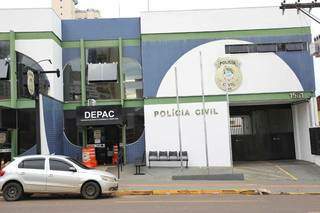 Levando dinheiro de cliente, prostituta foge de motel em carro de aplicativo