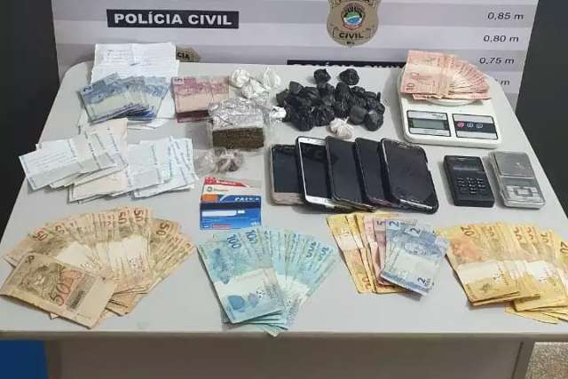 Opera&ccedil;&atilde;o prende 4 pessoas por tr&aacute;fico de drogas e lavagem de dinheiro