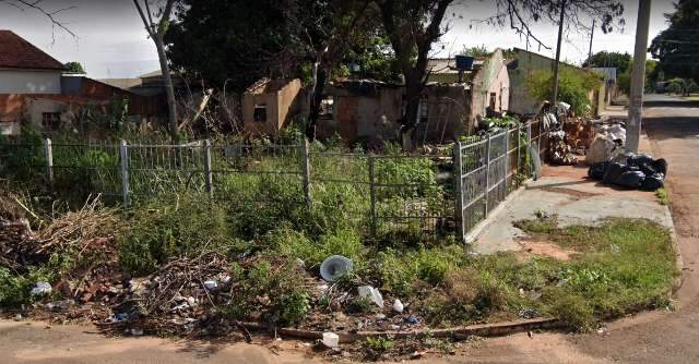 Lixo toma conta de terreno, enquanto casos de dengue crescem na Capital