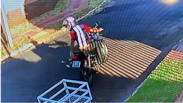 Pol&iacute;cia divulga imagem de ladr&atilde;o em s&eacute;rie para encontrar outras v&iacute;timas