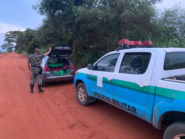 Adolescente fura bloqueio, &eacute; perseguido e detido com 325 quilos de drogas 