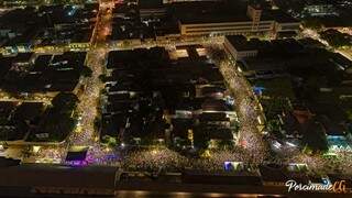 Multidão tomava as ruas em 2020 (Foto: Gabriel Marchese/@porcimadecg)