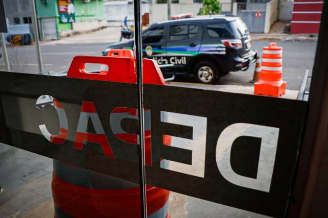 Idoso defende porco e acaba com cabe&ccedil;a &quot;aberta&quot; a golpe de ferro