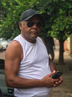 Carlos Alberto Correia Lopes é morador do bairro e diz estar sentindo falta do Carnaval. (Foto: Bruna Marques)