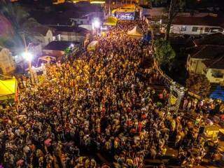 No Carnaval &#34;mais animadinho&#34; do ano passado, os blocos Capivara Blasé e Cordão Valu reuniram mais 40 mil pessoas por dia (Foto: Helton Perez)