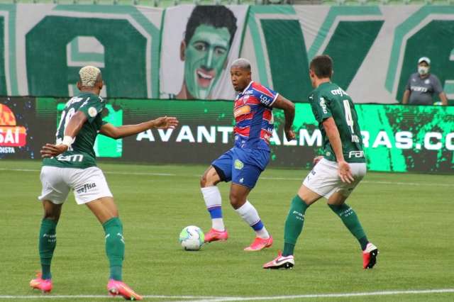 Scarpa brilha e Palmeiras vence Fortaleza por 3 a 0 no Allianz Parque