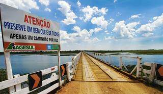 Sobre o Rio Nabileque, ponte Vazante do Jatob&aacute; &eacute; reformada e tr&aacute;fego &eacute; liberado