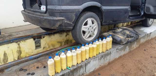 Traficante &eacute; preso com 15 garrafas de coca&iacute;na dentro do tanque de ve&iacute;culo 