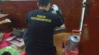 Dupla &eacute; flagrada furtando at&eacute; frigobar por grade de cl&iacute;nica no bairro Tiradentes