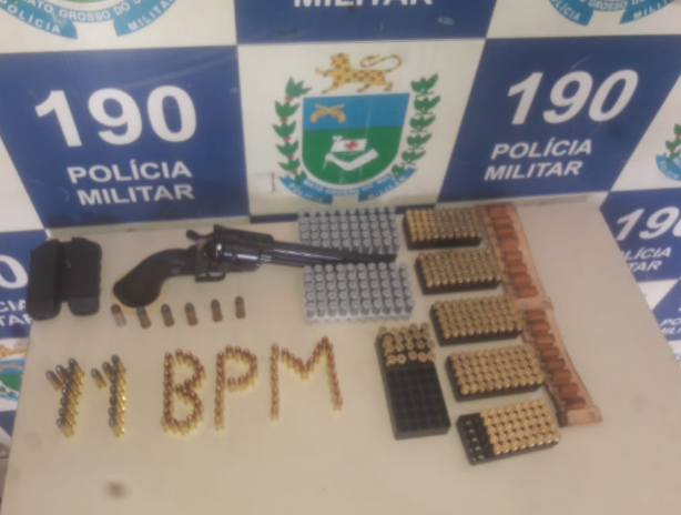 Persegui&ccedil;&atilde;o policial tem tiros de fuzil e motorista preso com 644 muni&ccedil;&otilde;es 