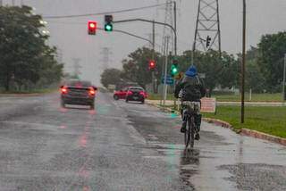 Na Capital chuva começou por volta das 6h43 de hoje. (Foto: Marcos Maluf)