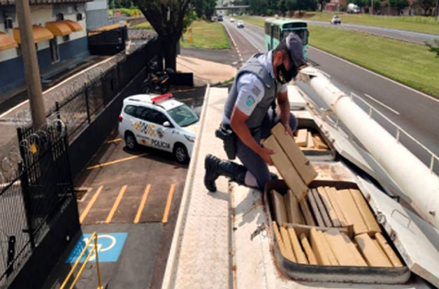 Caminhoneiro de MS &eacute; preso em SP ao transportar 8 toneladas de maconha