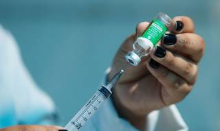 Cronograma do Ministério da Saúde deve incluir 222,4 milhões de doses da vacina Oxford/AstraZeneca até 2021 - (Foto: Tânia Rêgo/Agência Brasil)
