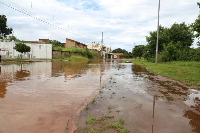Dia de chuva &eacute; quase sin&ocirc;nimo de ficar ilhado na Rua do Nilo