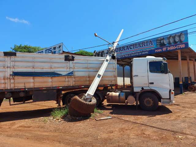 Em 2020, barbeiragem ao volante danificou 264 postes de energia el&eacute;trica 