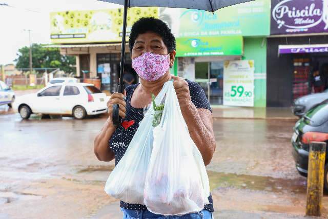 Com tudo mais caro, dona Maria passou a dar valor at&eacute; no chuchu 