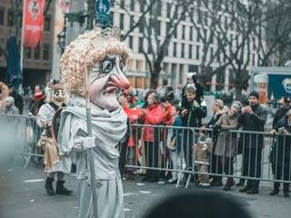 Carnaval de rua na capital Berlin (Foto: Mohammed Alorabi/Unsplash)