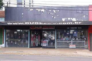 Loja com artigos de Rock funciona há 40 anos na Rua Rui Barbosa (Foto: Kisie Ainoã/Arquivo)