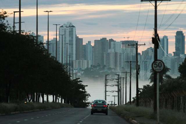 Capital amanhece com neblina e previs&atilde;o &eacute; de mais chuva em quase todo o MS