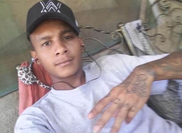  Justi&ccedil;a finalmente &quot;acha&quot; r&eacute;u por ajudar m&atilde;e na morte de chargista