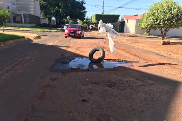 Popula&ccedil;&atilde;o sinaliza problemas em ruas para evitar acidentes