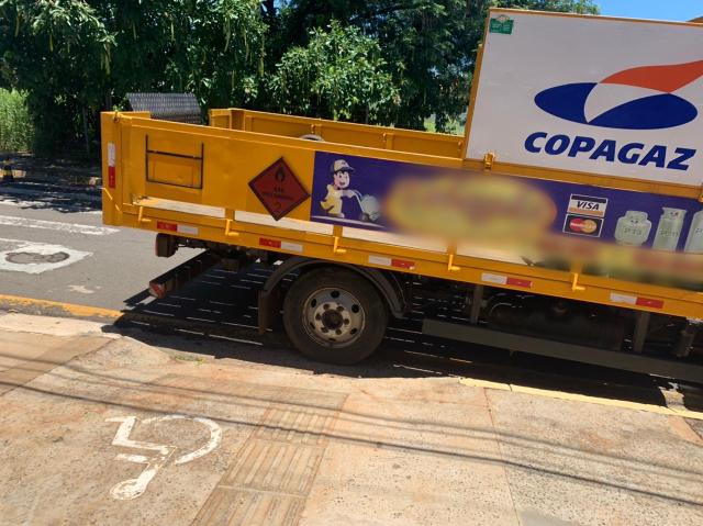 Imagens comprovam que cadeirante n&atilde;o tem vez nas ruas da Capital