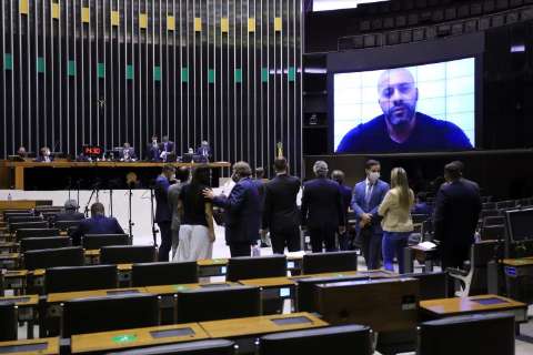 Câmara decide manter na prisão o deputado Daniel Silveira
