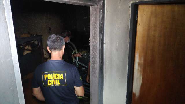 Quarto pega fogo, idoso de 84 anos morre carbonizado e esposa escapa