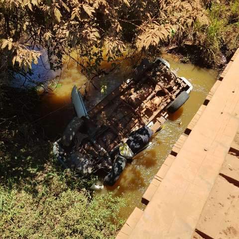 Morador do RS morre em acidente ao cair com caminhonete em rio em Maracaju