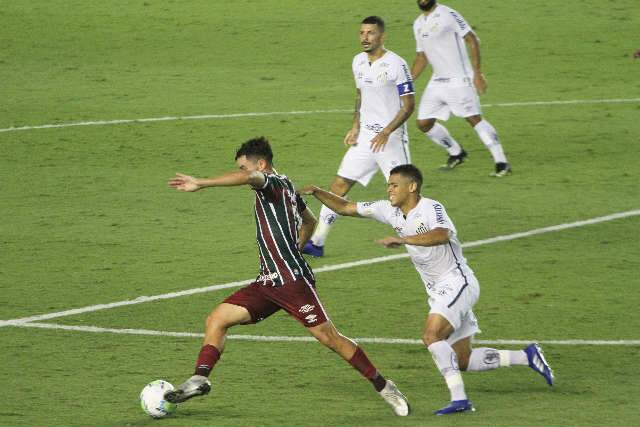 Na despedida de Cuca, Santos empata no fim com o Fluminense na Vila Belmiro