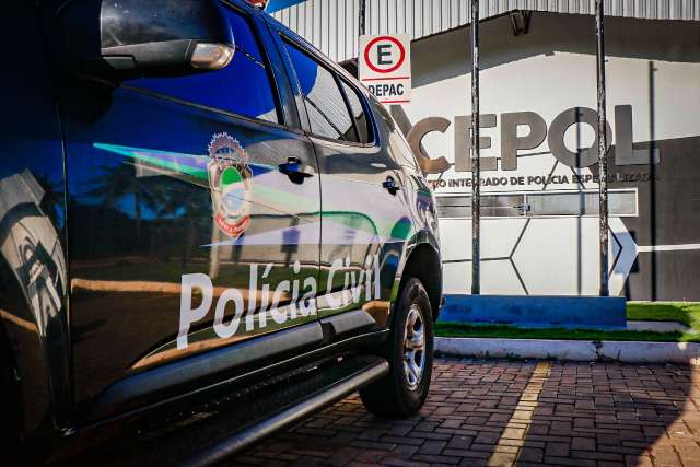 Motorista &eacute; arrancado de carro durante roubo no Bairro Tiradentes 