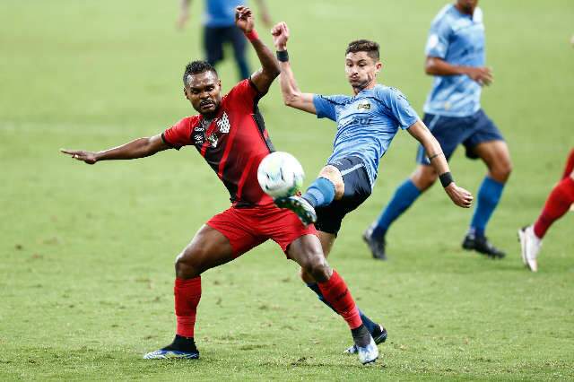 Gr&ecirc;mio vence Athletico-PR e garante vaga na fase preliminar da Libertadores