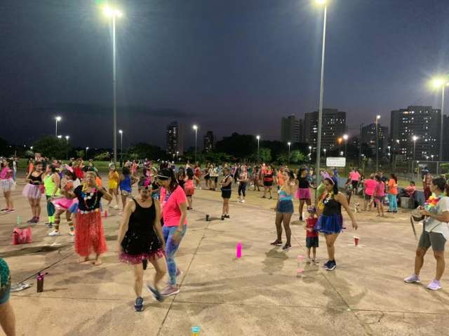 &quot;Aul&atilde;o&quot; de zumba causa aglomera&ccedil;&atilde;o de alunas sem m&aacute;scara no Parque S&oacute;ter 