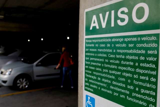 Projeto que prev&ecirc; multa por furtos em estacionamentos revolta com&eacute;rcio