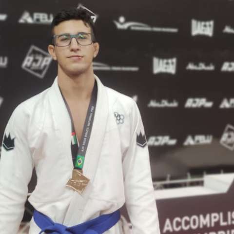 Lutador de MS conquista o ouro em competi&ccedil;&atilde;o de jiu jitsu em Curitiba