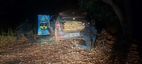 Pol&iacute;cia persegue traficantes e apreende 3 carros com 660 quilos de maconha