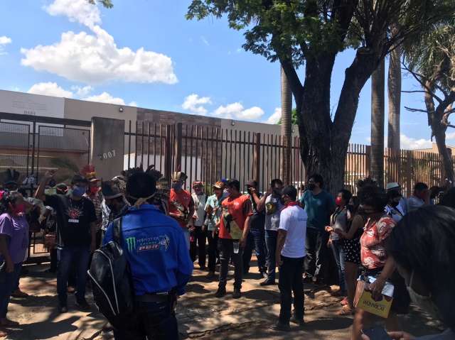 Sem di&aacute;logo, ind&iacute;genas voltam ao Distrito Sanit&aacute;rio e amea&ccedil;am fechar BRs
