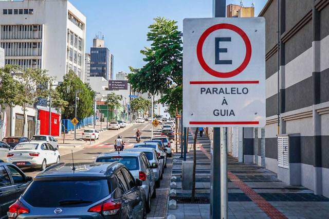 Estacionamento na 14 volta a ser cobrado em março por aplicativo