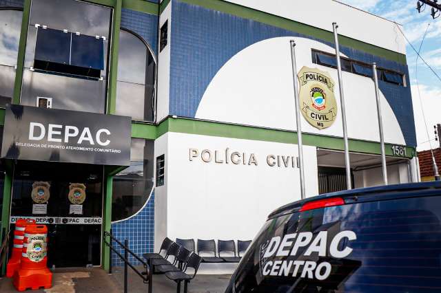 Homem &eacute; preso ap&oacute;s entregar chave do carro de PM para falso &quot;dono&quot; 